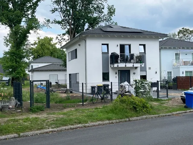 Luxuriöse Erdgeschosswohnung in Zweifamilienhaus in Berlin-Mahlsdorf — photo 1